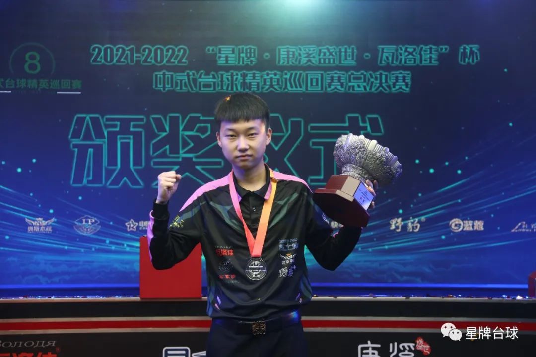 球员推上首 球员推上首